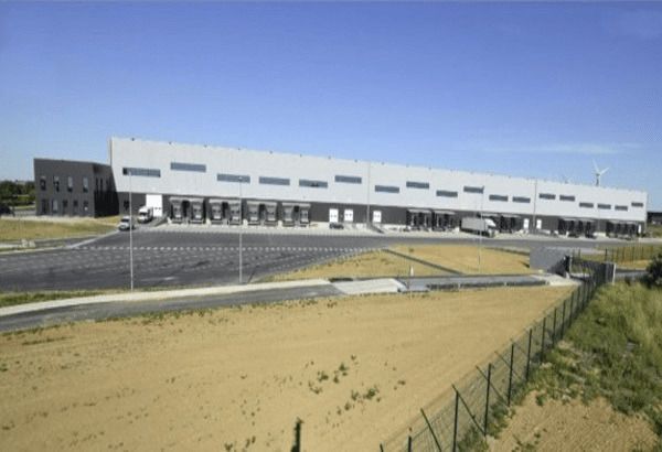 Location entrepôts 12000 m² non divisibles