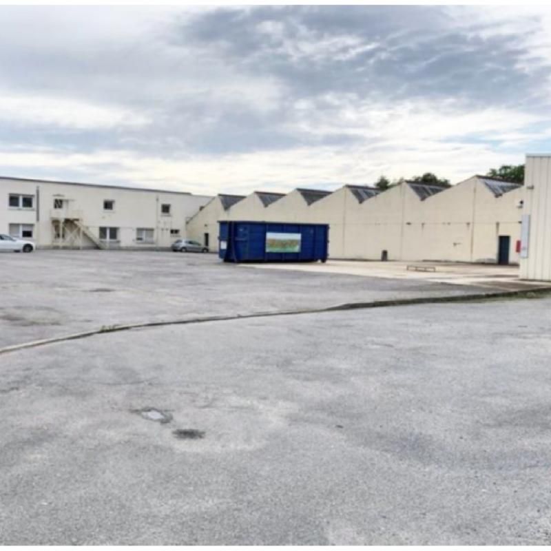 Vente entrepôts 4400 m² non divisibles