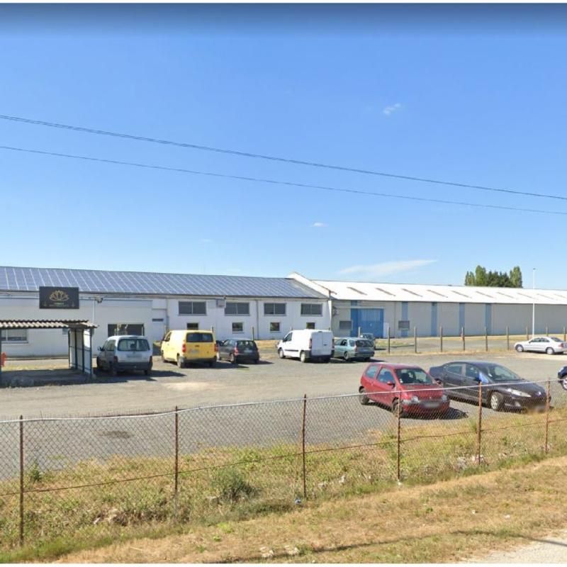Location entrepôts 2400 m² non divisibles