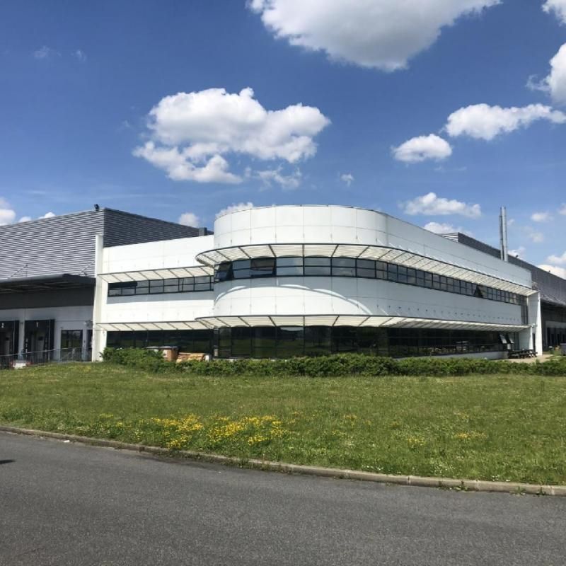 Location entrepôts 30180 m² non divisibles