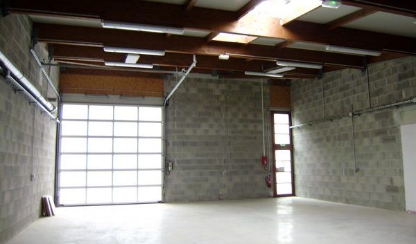 Location entrepôts 200 m² non divisibles