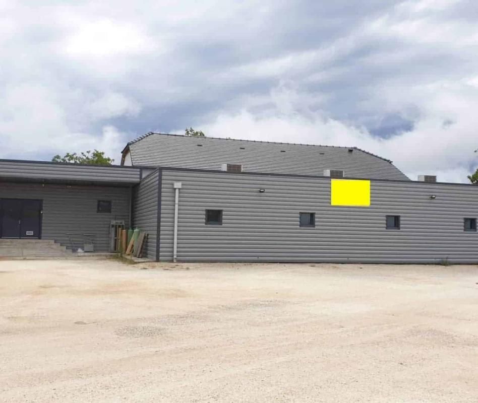 Location entrepôts 600 m² non divisibles