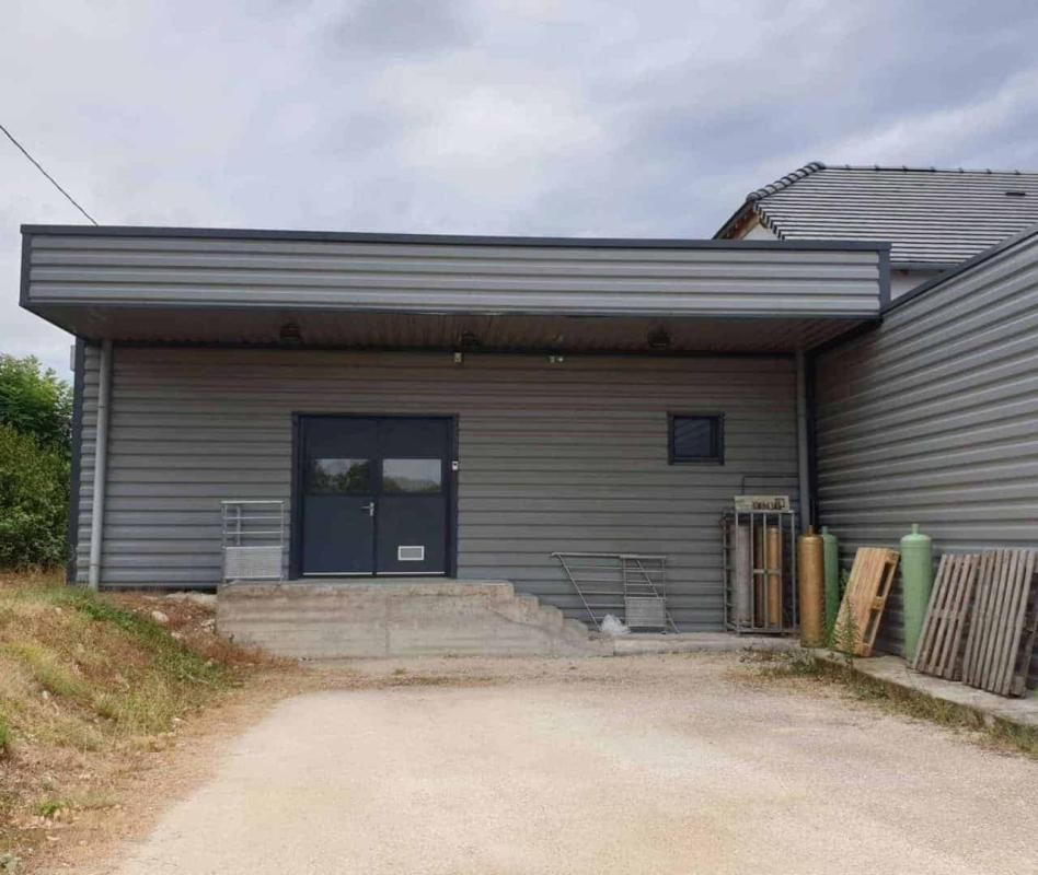 Location entrepôts 600 m² non divisibles