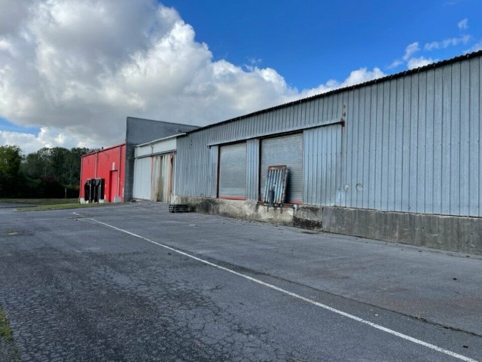 Location entrepôts 4690 m² non divisibles