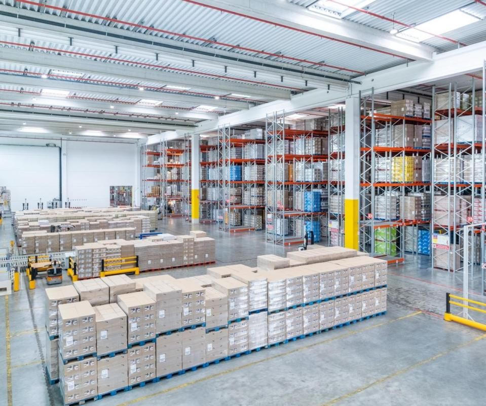 Location entrepôts 12650 m² non divisibles