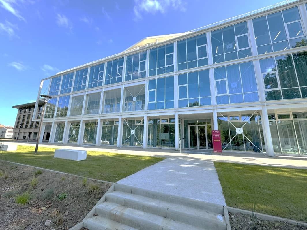 Location bureaux 12 m² non divisibles