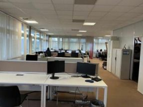 Location bureaux 485 m² divisibles à partir de 242 m²