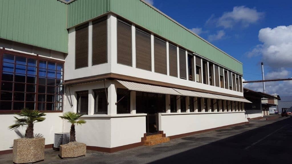 Vente entrepôts 8840 m² non divisibles