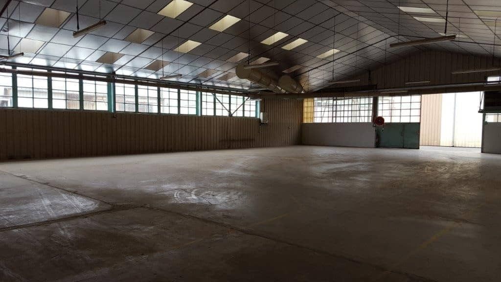 Vente entrepôts 8840 m² non divisibles