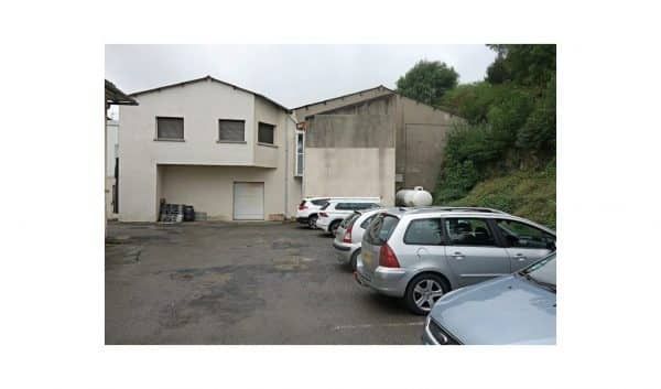 Location entrepôts 900 m² non divisibles
