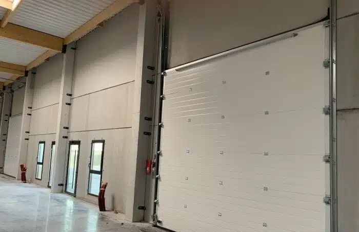 Location entrepôts 569 m² non divisibles