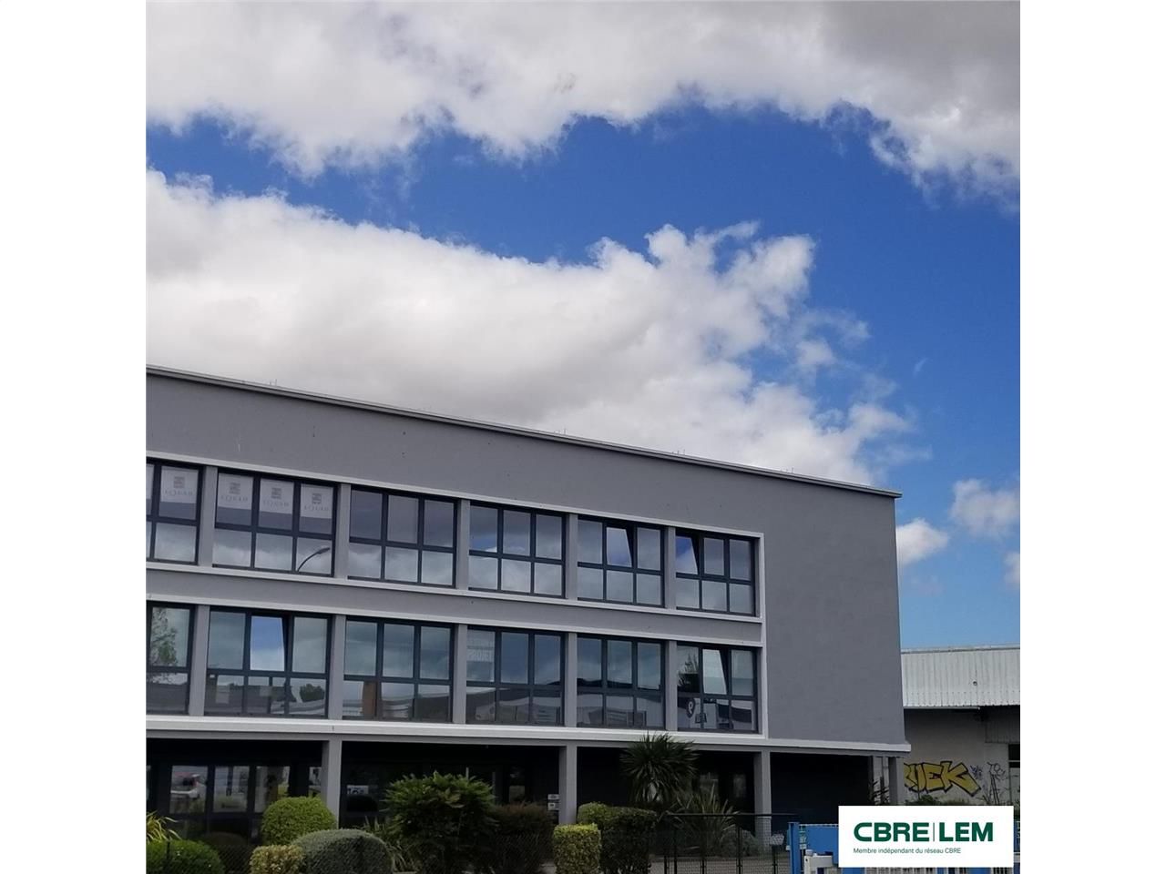 Location bureaux 181 m² non divisibles