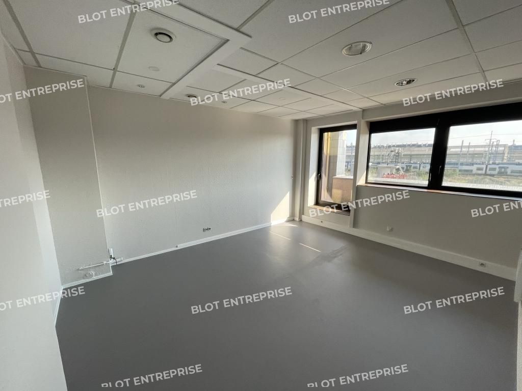 Vente bureaux 210 m² non divisibles