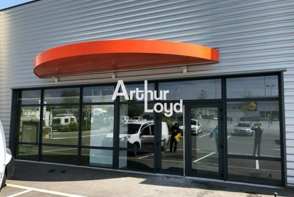 Location commerce 250 m² - Roquebrune sur Argens