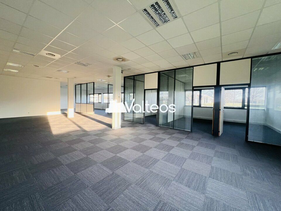 Location bureaux 236.86 m² non divisibles