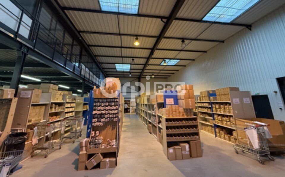 Location local d''activites 1980 m² non divisibles
