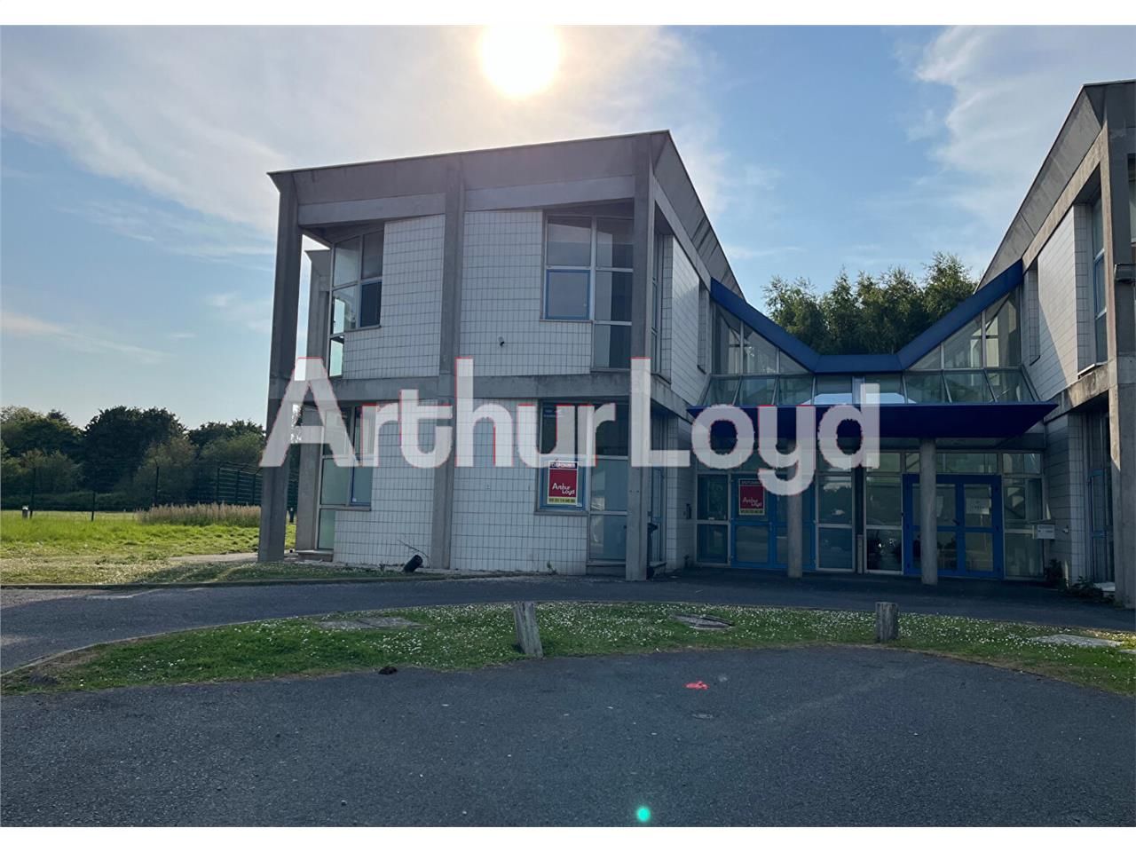 Location bureaux 250.00 m² à HEROUVILLE SAINT CLAIR