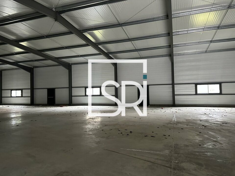 Location entrepot 1200 m² divisibles à partir de 240 m²