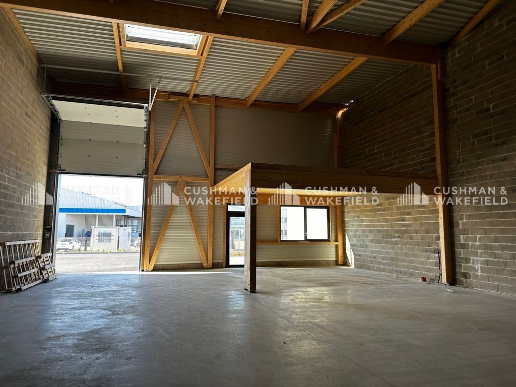 Vente activités 3382 m² divisibles à partir de 171 m²