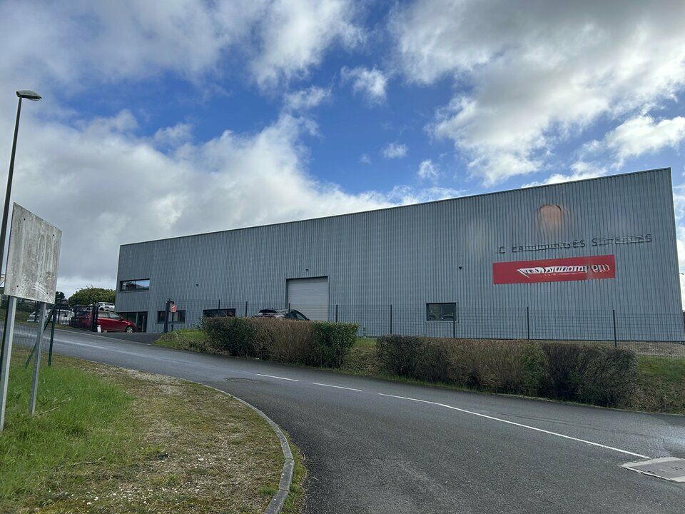 Vente local d''activites 1300 m² non divisibles