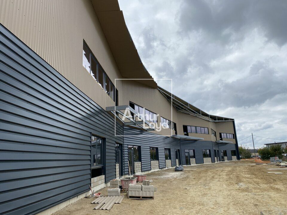 Vente local d''activites 4422 m² divisibles à partir de 418 m²