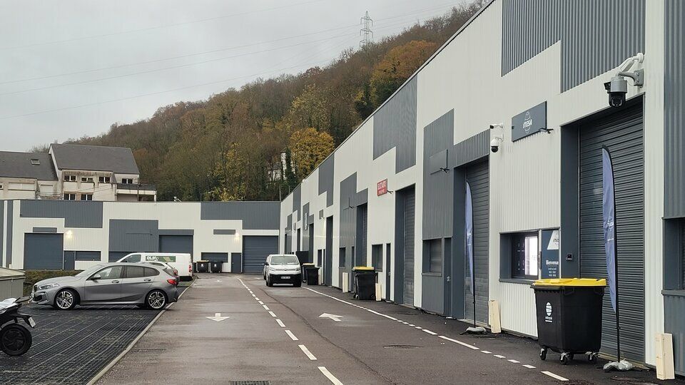 Location local d''activites 240 m² non divisibles