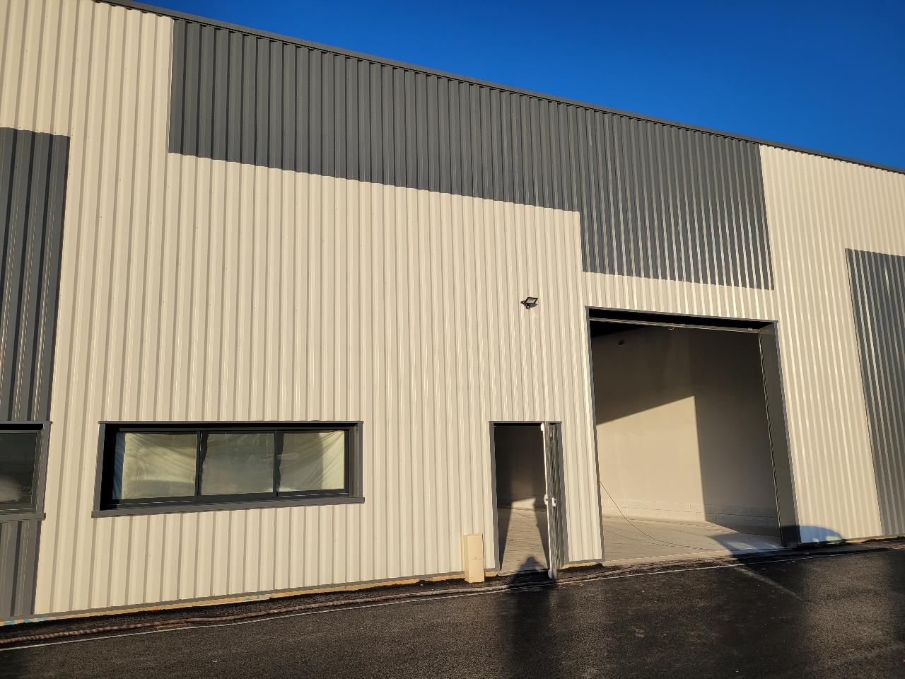 Location activité/entrepôt - 240 m²