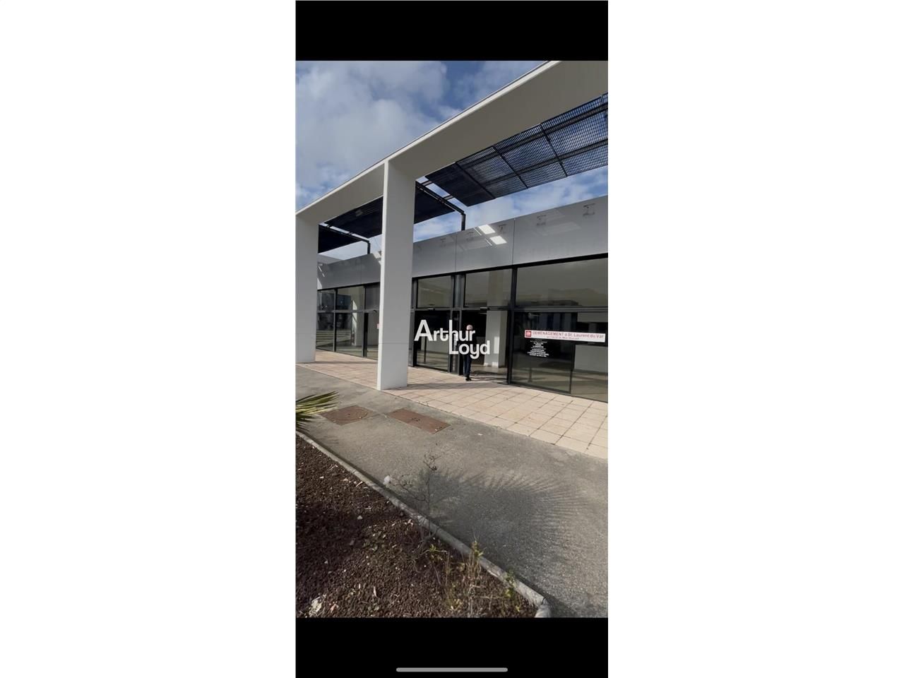 Location local commercial 1035 m² non divisibles