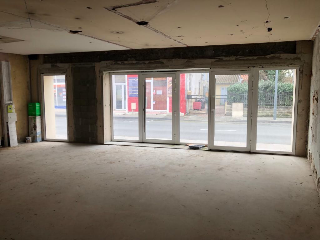 Vente local commercial 102.00 m² à GUJAN MESTRAS