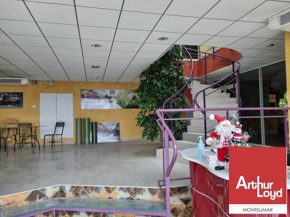 MONTÉLIMAR ZONE NORD - A LOUER BÂTIMENT INDÉPENDANT DE 970 M2 SUR UNE PARCELLE DE PLUS DE 10 000 M2 - IDÉAL ACTIVITÉ STOCKAGE EXTERIEUR