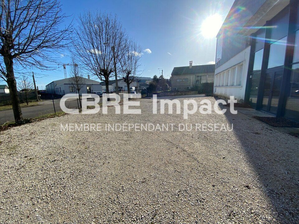 Location local d''activites 800 m² divisibles à partir de 100 m²