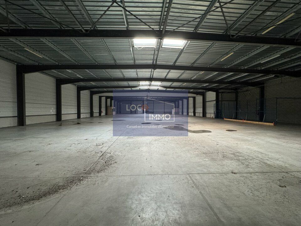 Location entrepot 2000 m² non divisibles