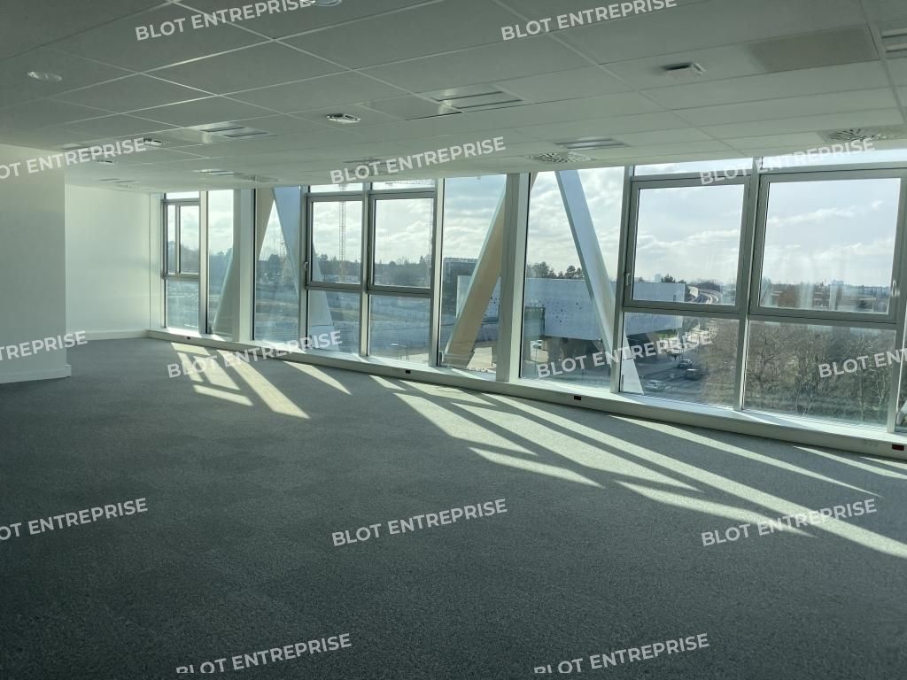 Location bureaux 324 m² non divisibles