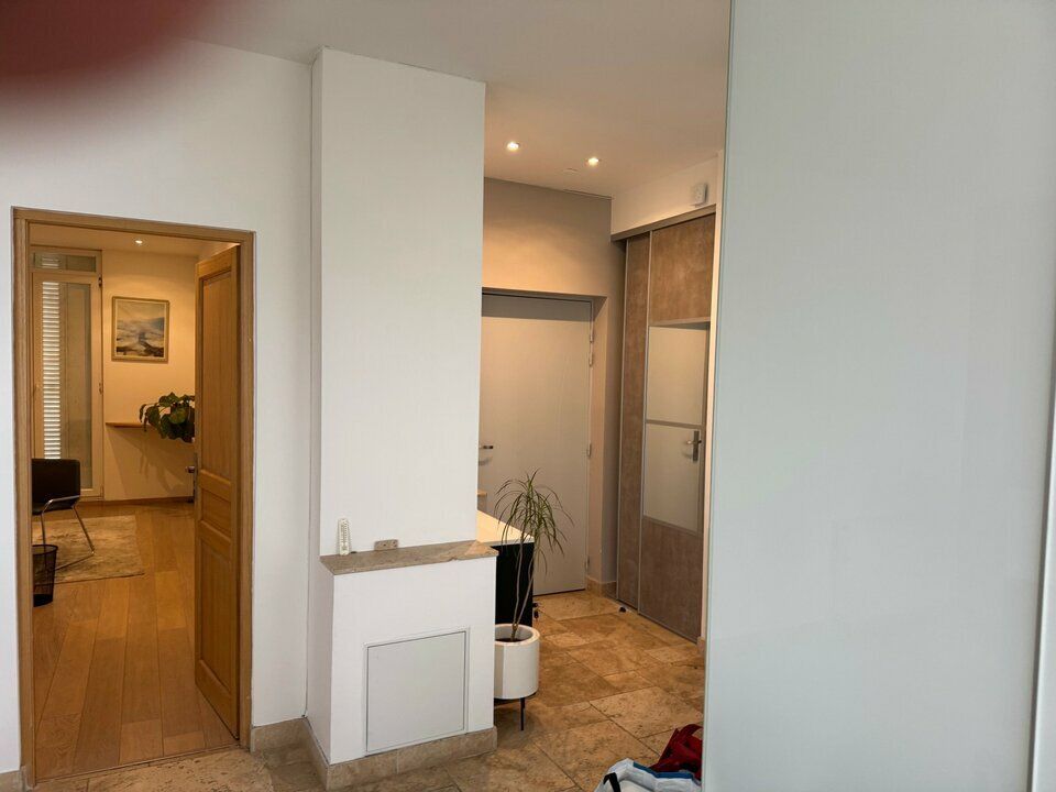 TOURS CENTRE PROCHE TRAM ET BUS - A LOUER BUREAUX DE 101 M² - PARKING A PROXIMITE