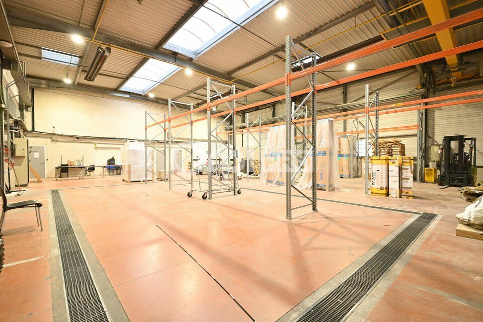 Location local d''activites 880 m² non divisibles
