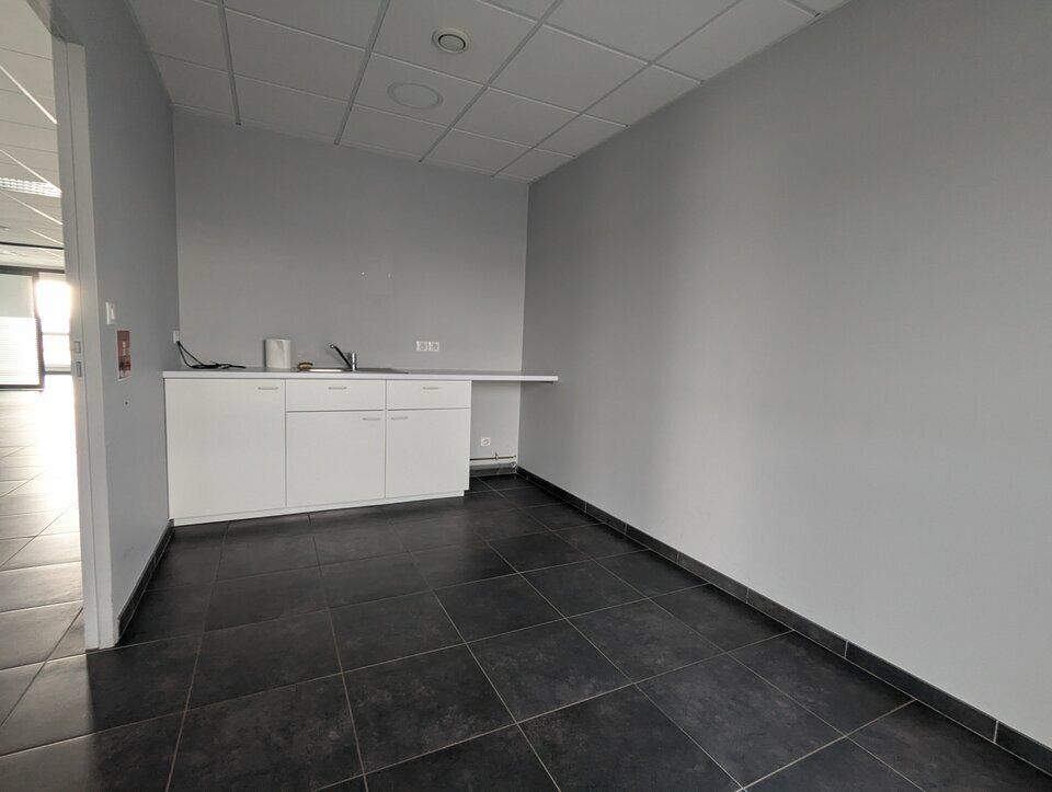 A louer bureaux de 145m² au RDC 