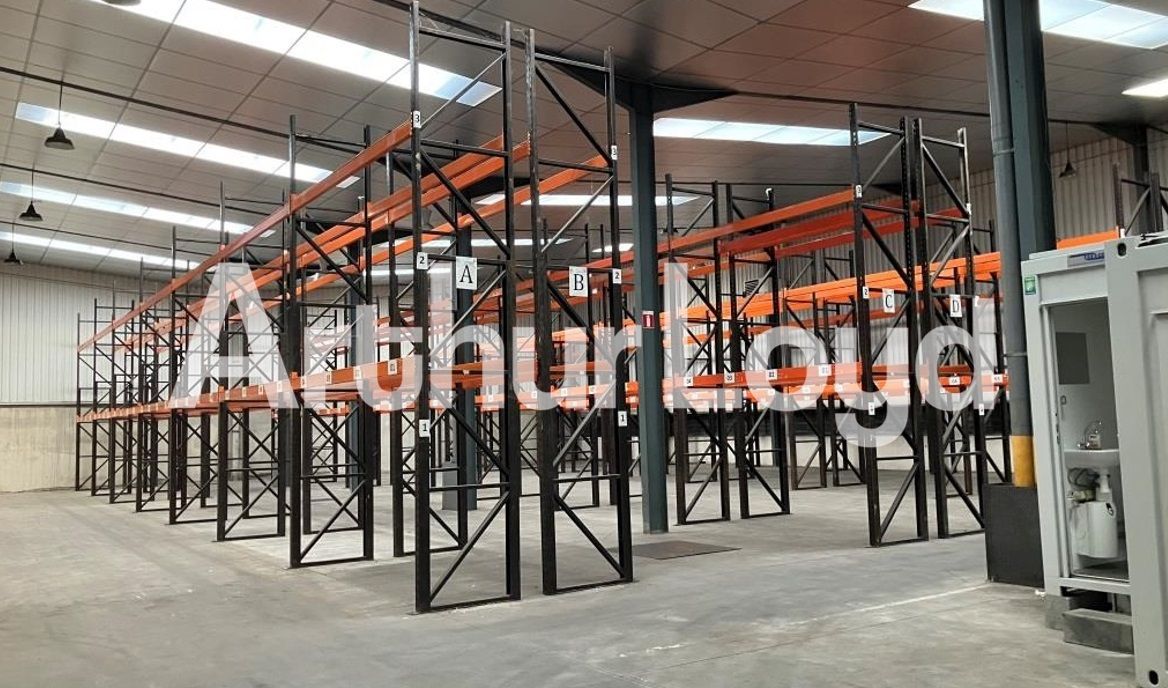 Vente local 1000.00 m² à MONDEVILLE