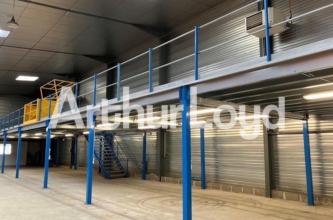 Vente local 1000.00 m² à MONDEVILLE