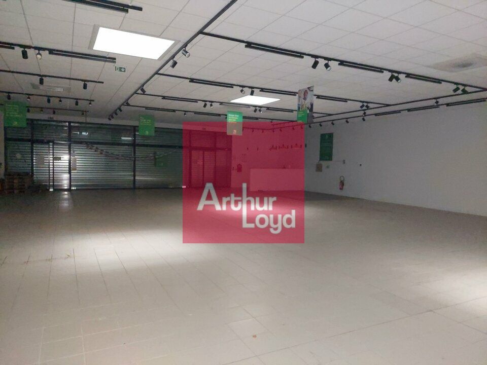 LOCAL COMMERCIAL 640 M² A LOUER CLERMONT-FERRAND