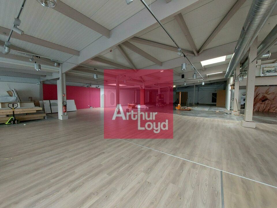 LOCAL COMMERCIAL 1464 M² A LOUER COURNON D'AUVERGNE division possible 
