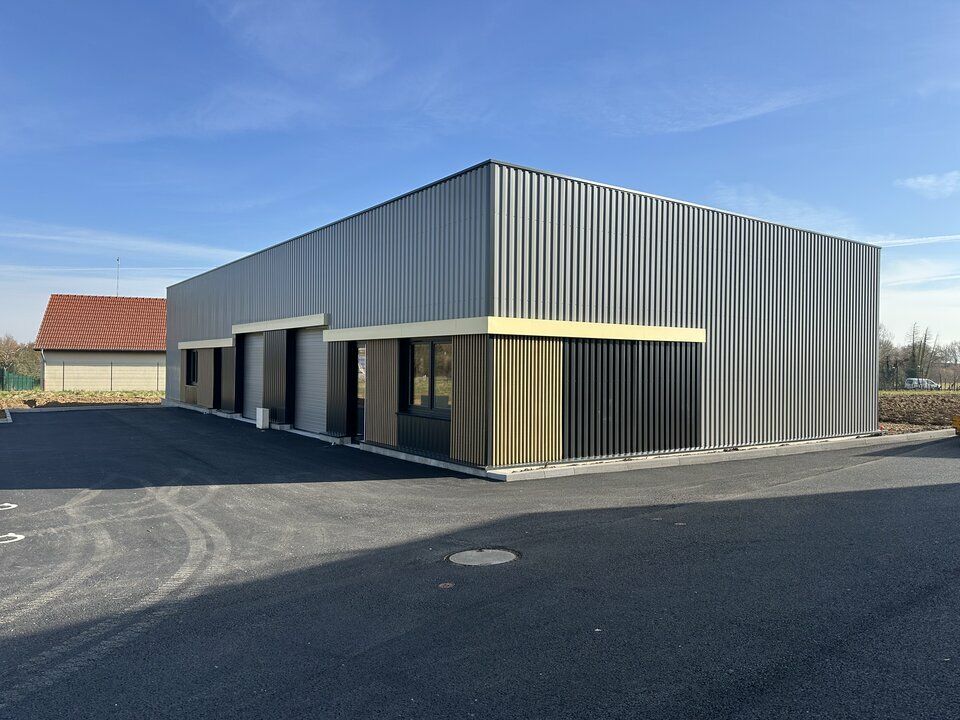 Vente local d''activites 334.6 m² divisibles à partir de 152.6 m²