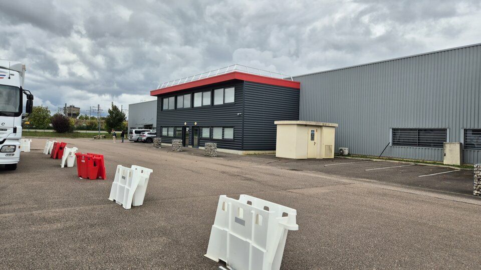 Location local d''activites 3112 m² non divisibles
