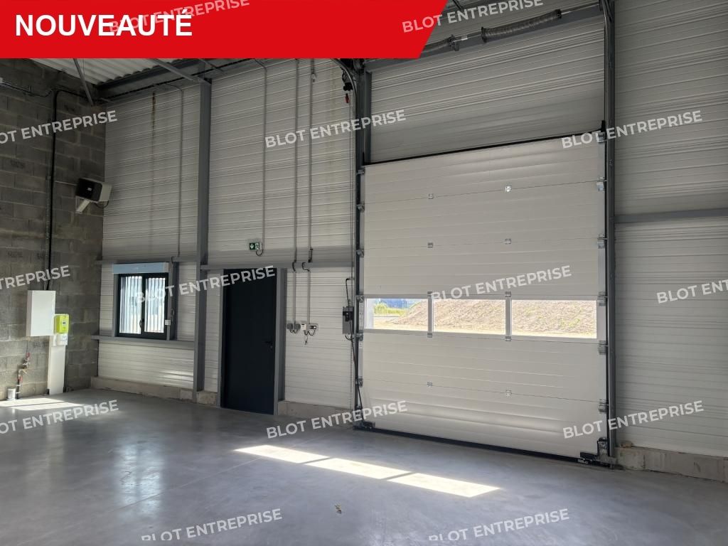 Location entrepôts 152 m² non divisibles