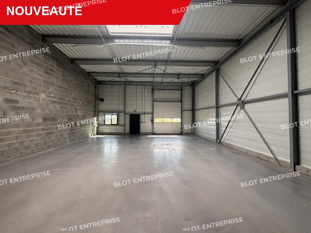 Location entrepôts 157 m² non divisibles