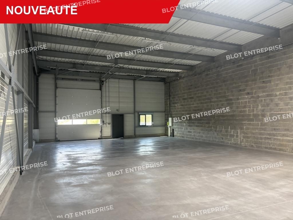 Location entrepôts 251 m² non divisibles