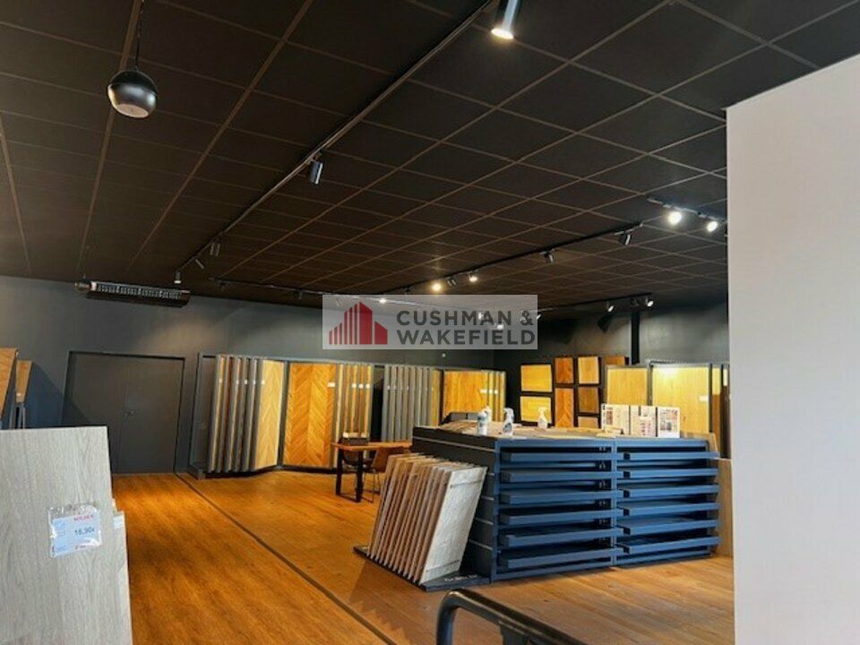 NIMES - LOCAL COMMERCIAL A LOUER