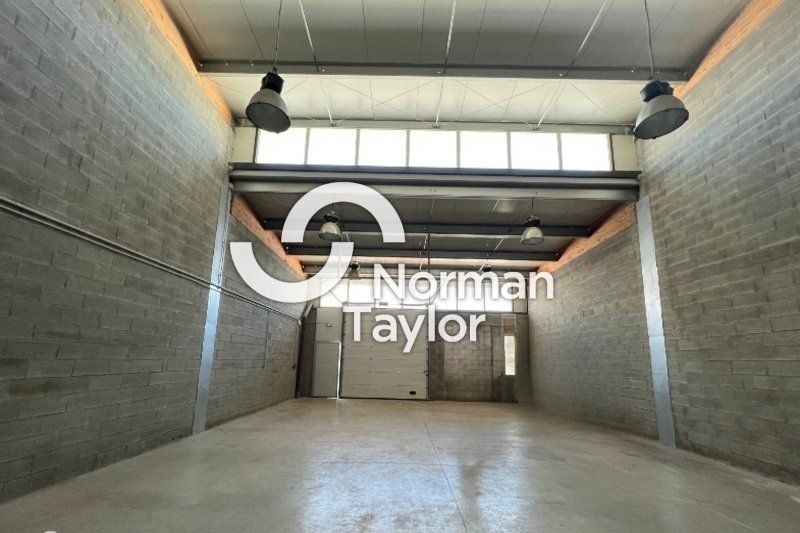 Location local d''activites 540 m² divisibles à partir de 120 m²