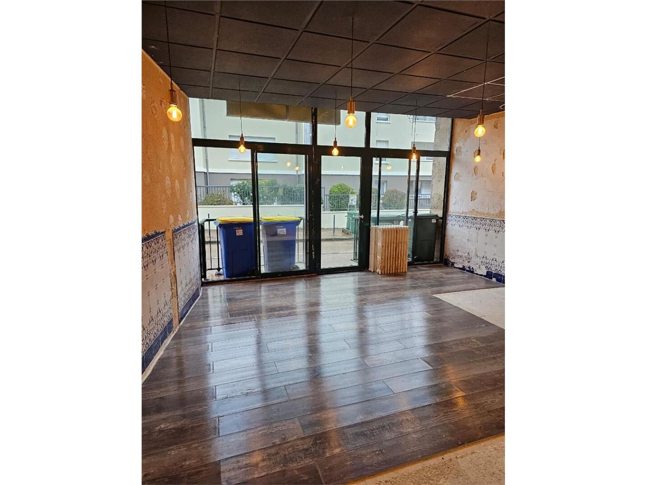 a vendre secteur montjovis - local commercial 100 m² - restauration possible 