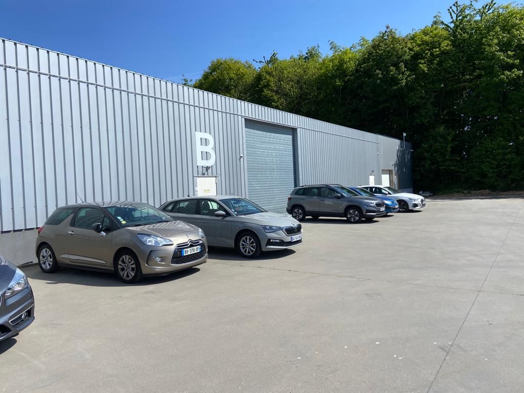 Location local d''activites 500 m² non divisibles