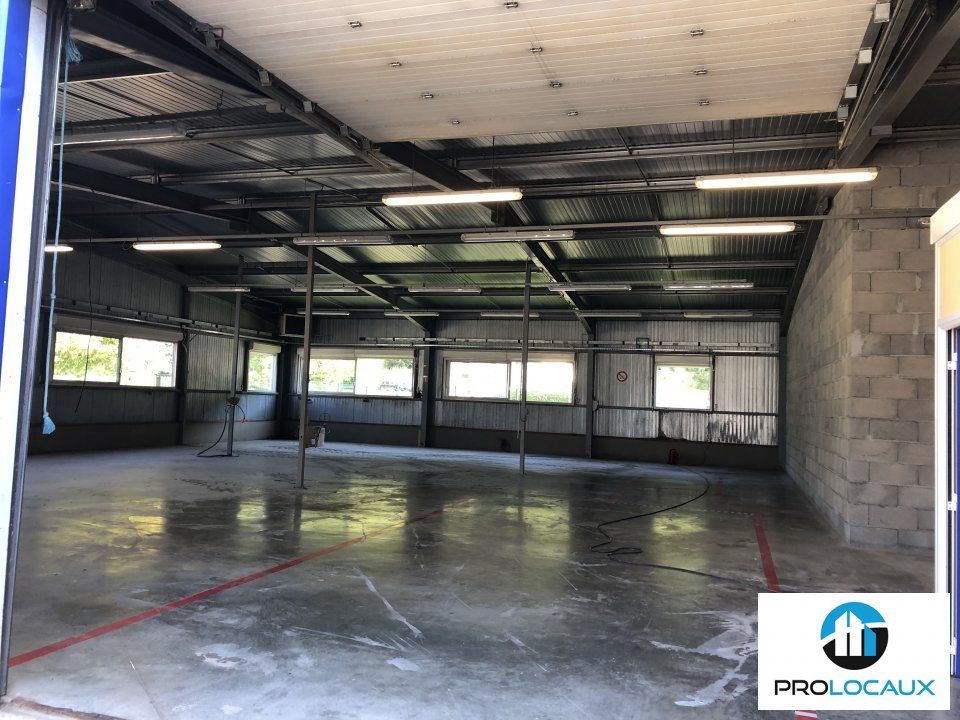 Location local d''activites 334 m² non divisibles